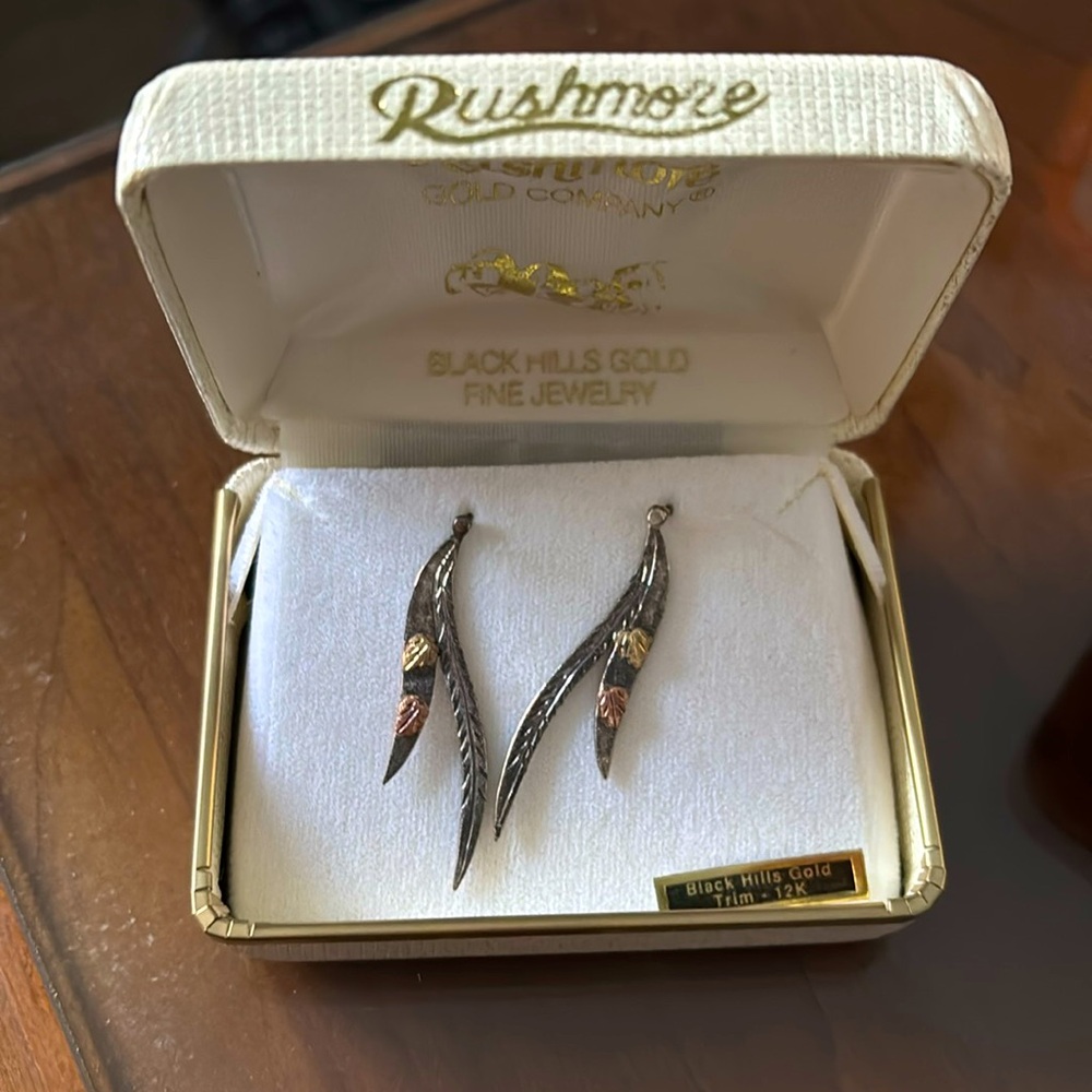 Rushmore Gold Company Tricolor Black Hills Gold Fine Jewelry Earrings